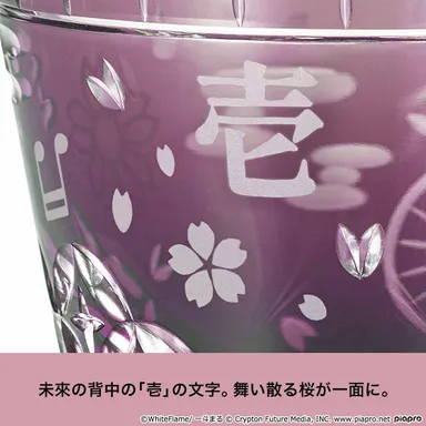 壱や舞い散る桜のアップ