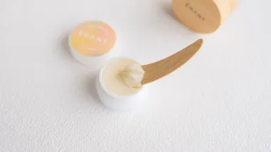 一つひとつ手で練り込み手詰め製法