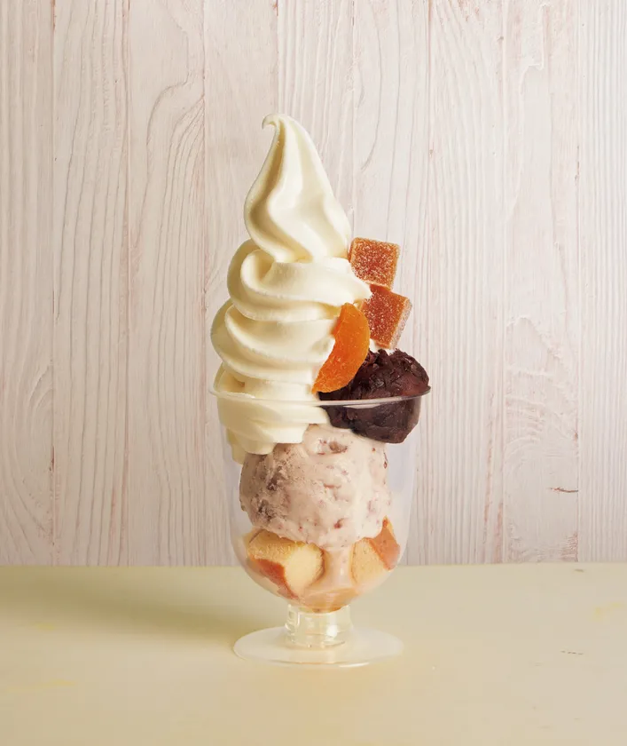 円山牛乳販売店「ミルクとあんこのパフェ」