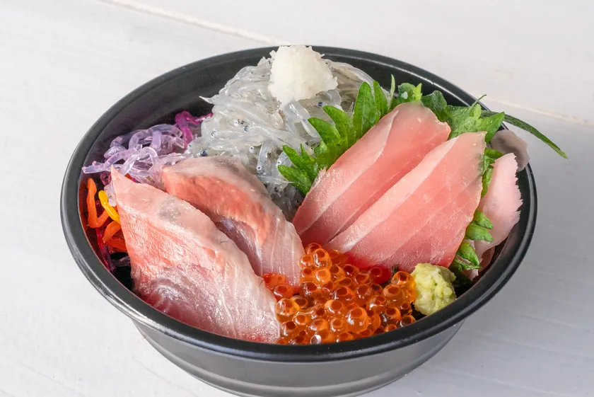 道の駅あわじ海鮮丼屋「えびす丸」の生しらす丼