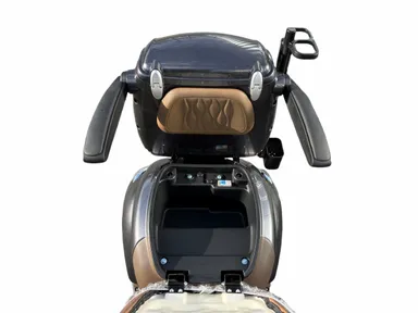 シート下荷物室