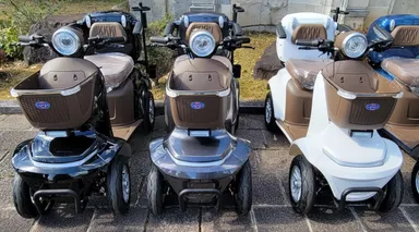 ブラック／ガンメタ／ホワイト