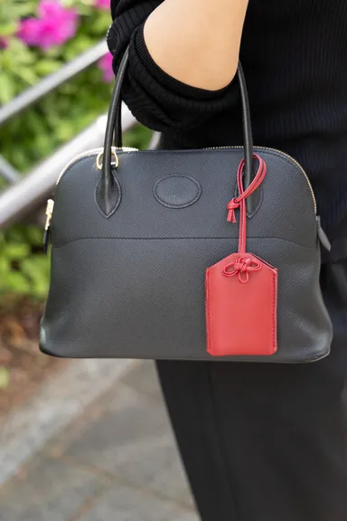 深みのある「ワインレッド」