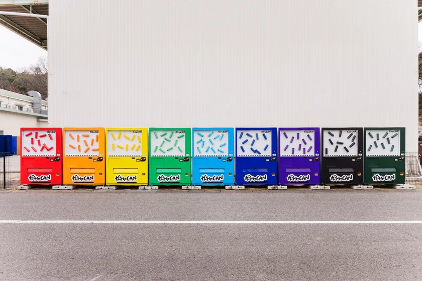 富士ベンダーサービス株式会社前に設置しているガチャCANデモ機