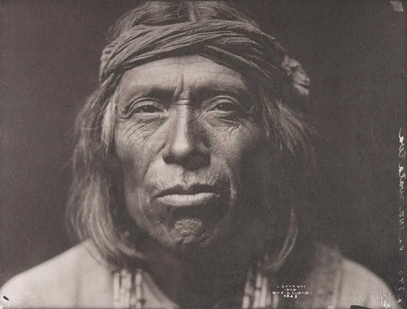 エドワード・S. カーティス《シワワチワ ズニ族》1903年