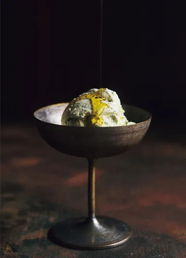 バジルアイスクリームにオリーヴオイル
