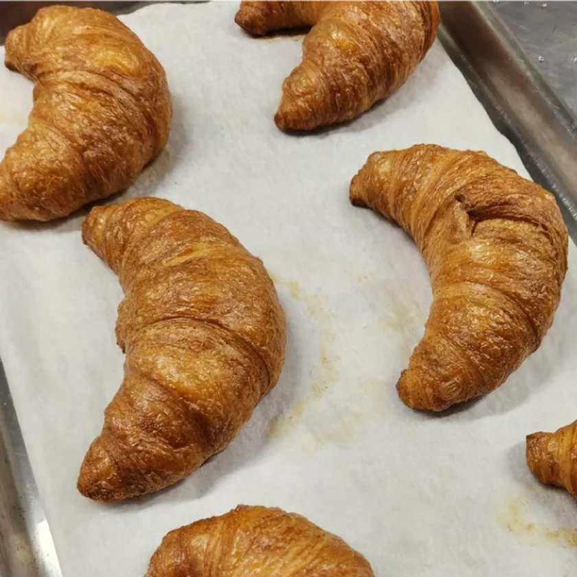朝食例:厚木キャンパスで数量限定で提供されている焼きたてパン