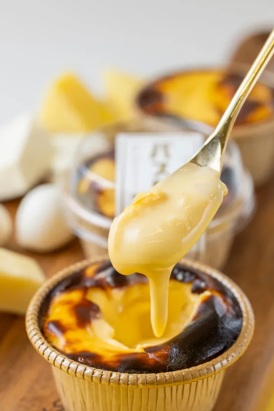 4種のチーズが入ったバスクチーズケーキ「半熟バスク クワトロフォルマッジ」