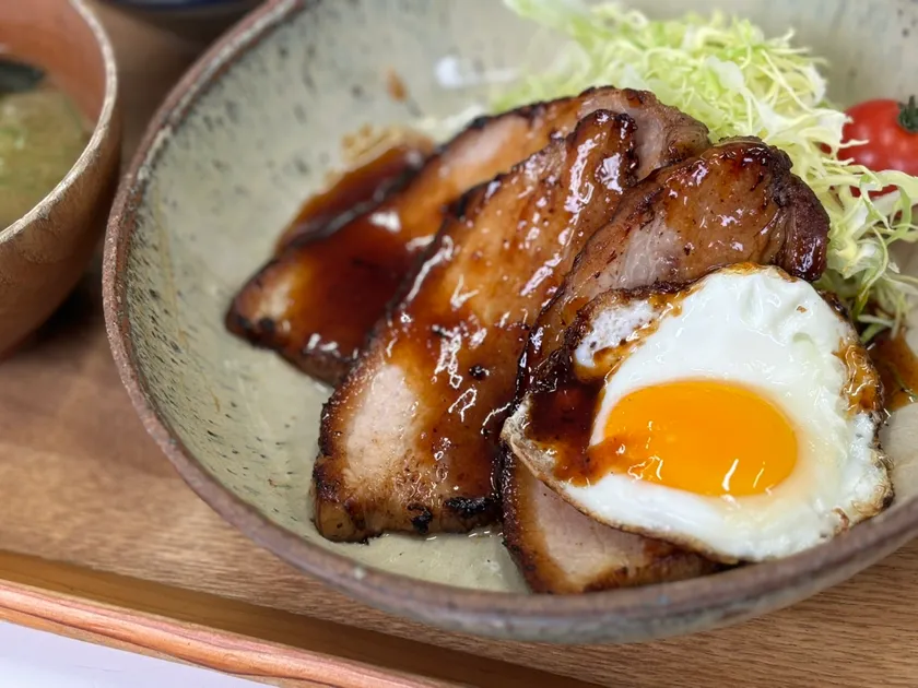 チャーシューエッグ定食