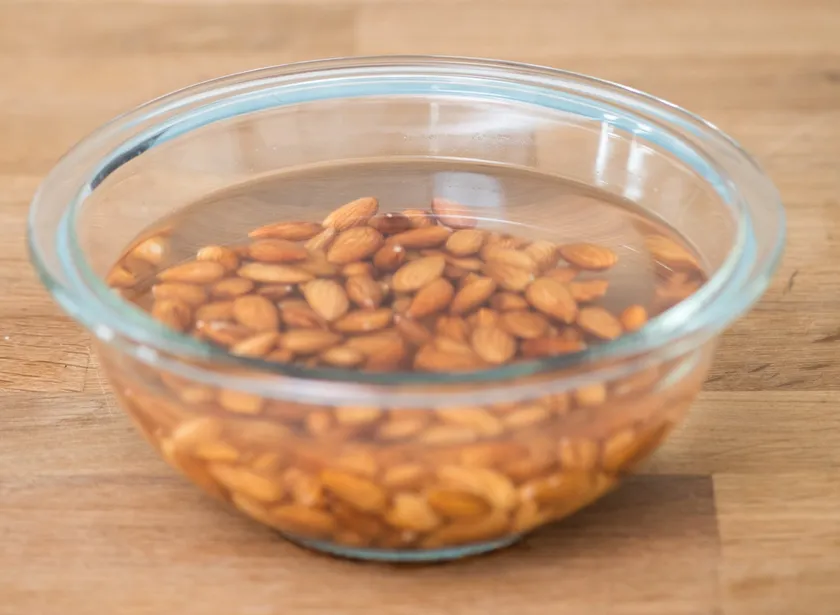 下準備)アーモンドを浸水する