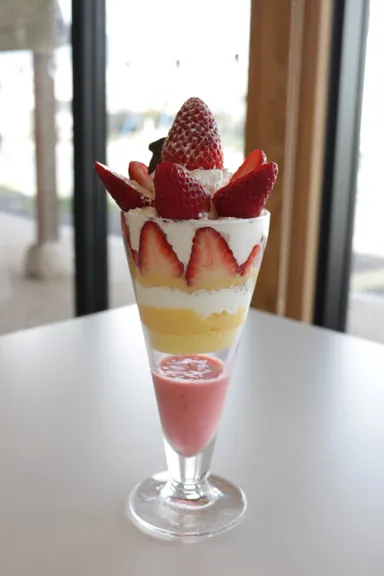 いちごパフェ
