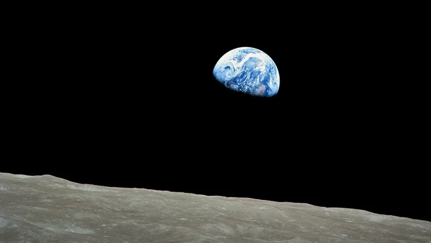「Earthrise(月から昇る地球)」
