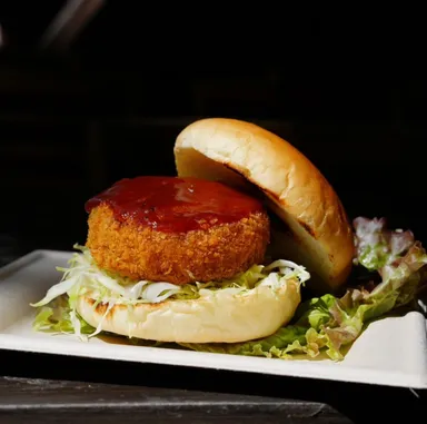 牛めんちバーガー