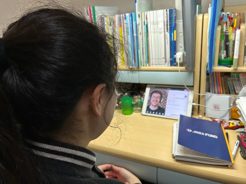 英会話レッスンを楽しむ会員 2