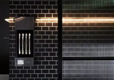 電圧を変えて光の動きを楽しめるネオンアート