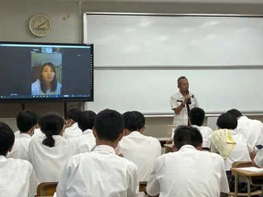 県立高校で講演