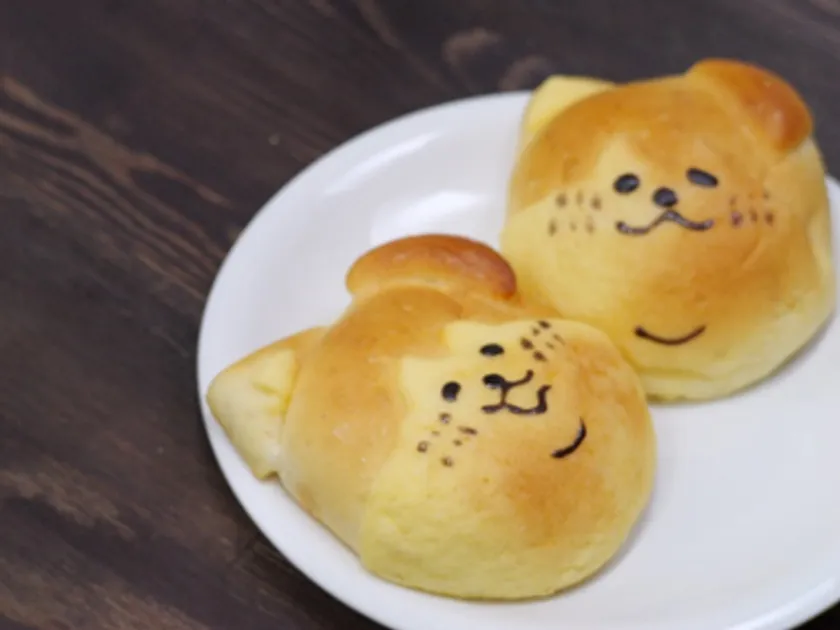 だいちゃんパン(左:中にはチョコクリーム、右:中には餡子)