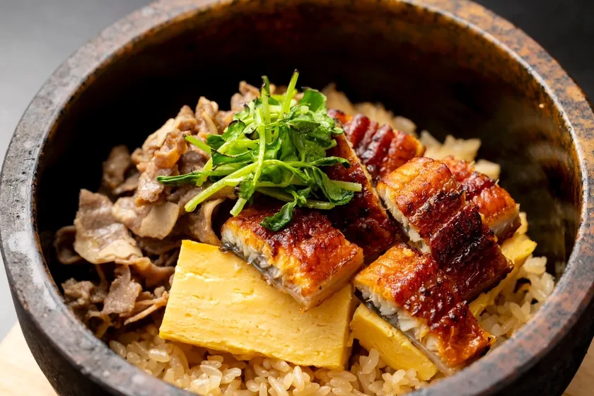 鰻と牛肉の石焼き御膳(上)