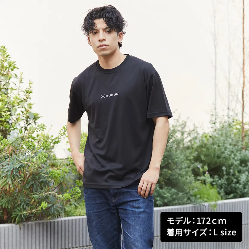 HURON+を着る男性
