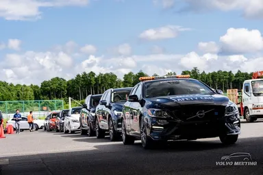 セーフティーカーの先導走行