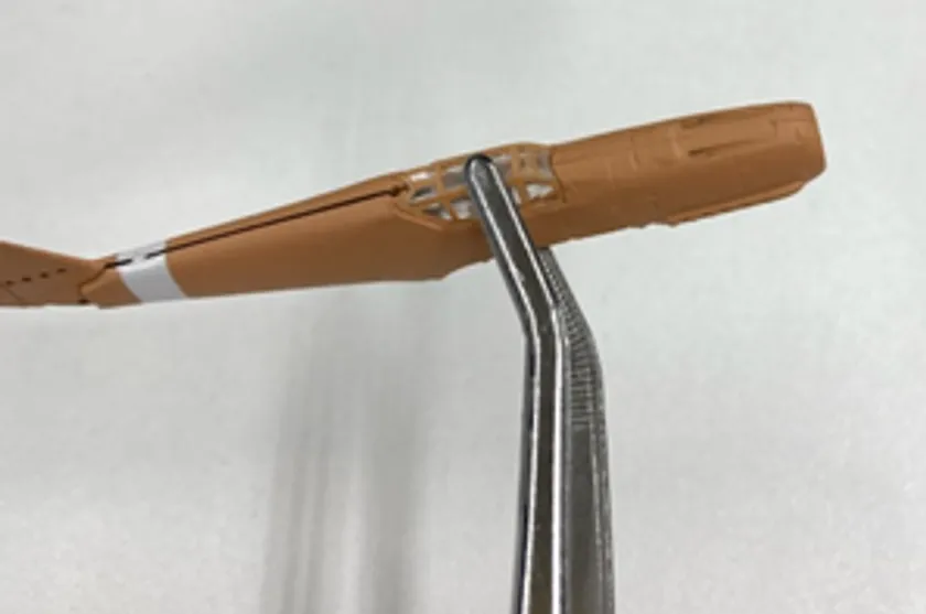 部材をはめる