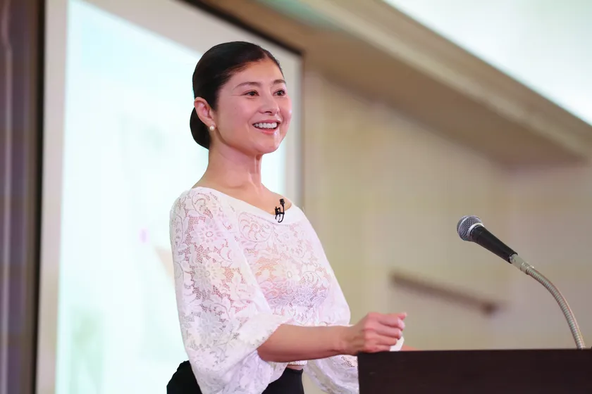 主催の間々田佳子(表情筋研究家)