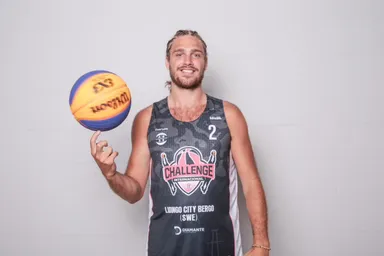 Oliver Ovrebo Silveira