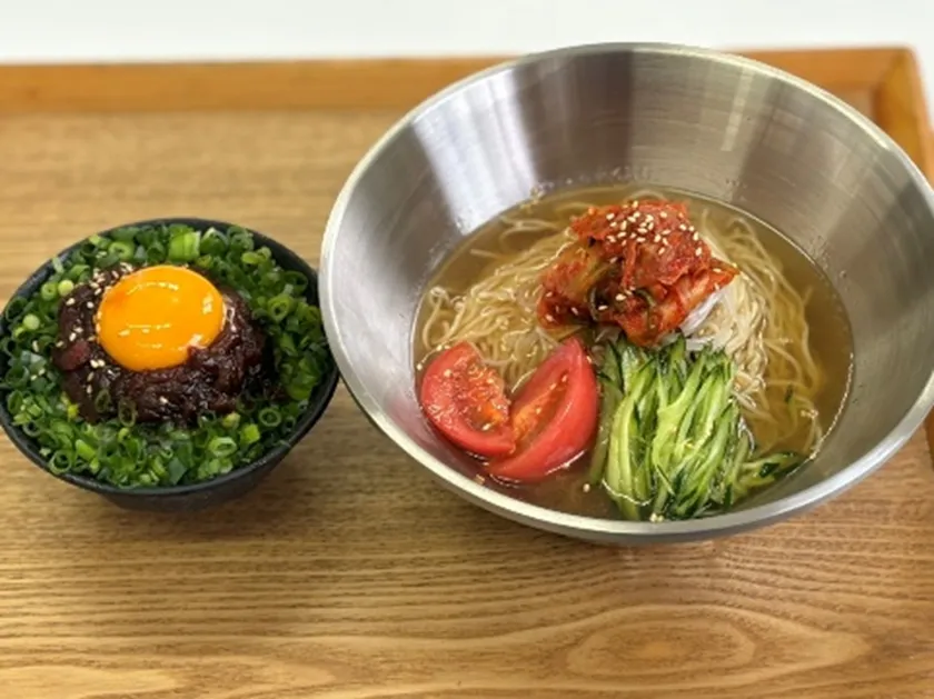 冷やしやまなし源水ラーメン～山梨県産馬刺しのユッケ丼セット