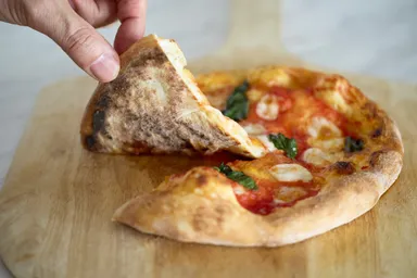 ピザオーブンで焼いたピザ