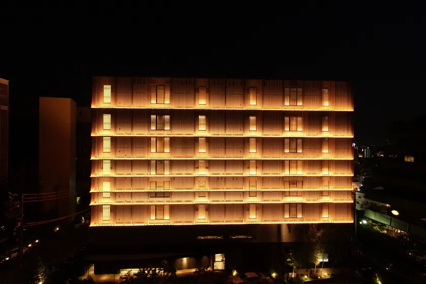 ホテル全景(夜景)
