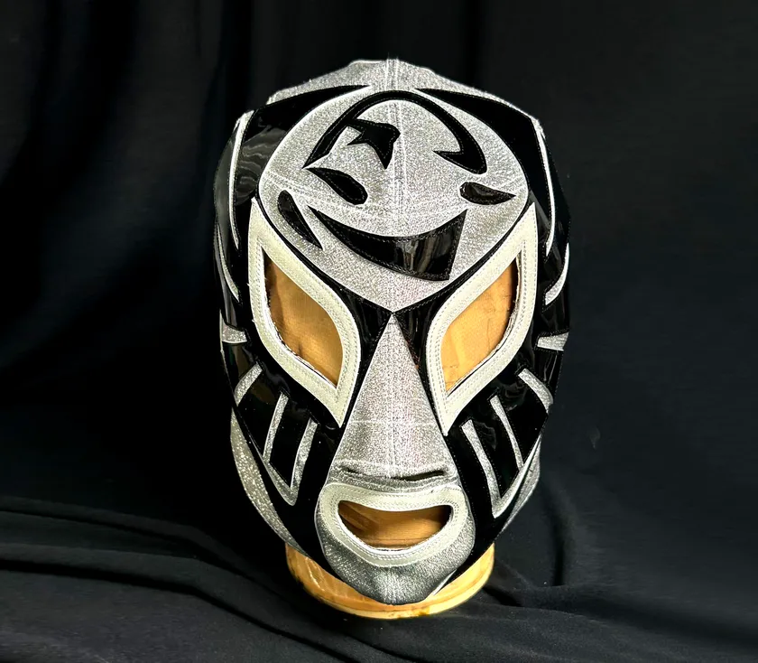 KONDO SHOES製 ザ・コブラ レプリカマスク(1985年ハワイ遠征、1986年ニューヨーク遠征モデル) (C)Lighthouse Entertainment