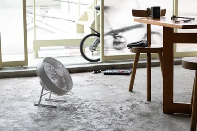 コードレスだからガレージ作業にもぴったり