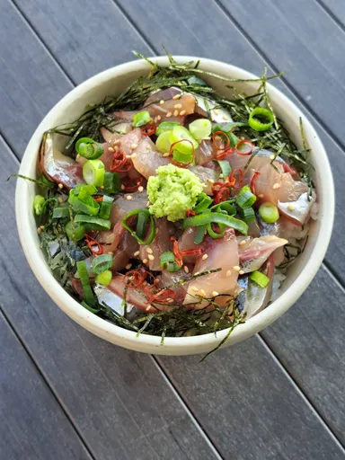 ピリ辛鯵のづけ丼