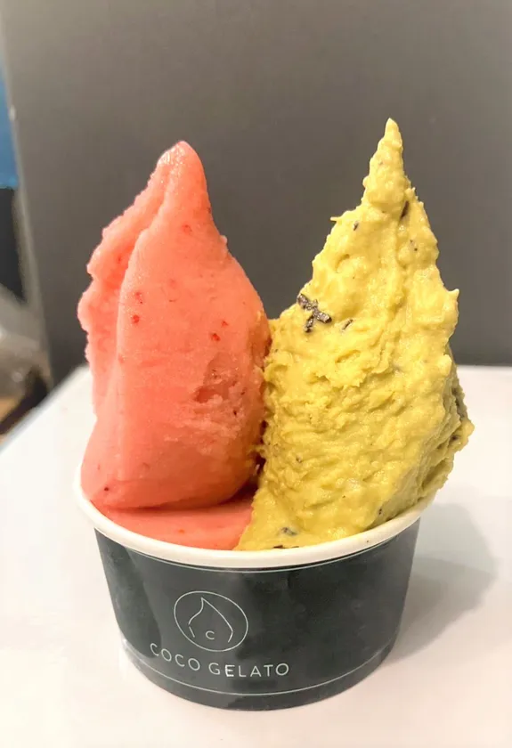 【COCO GELATO】「ドバイチョコとあまおうのジェラート・ダブル」