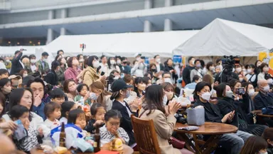 会場全体で「いただきます！」と唱和するプログラムを予定　※過去開催の様子