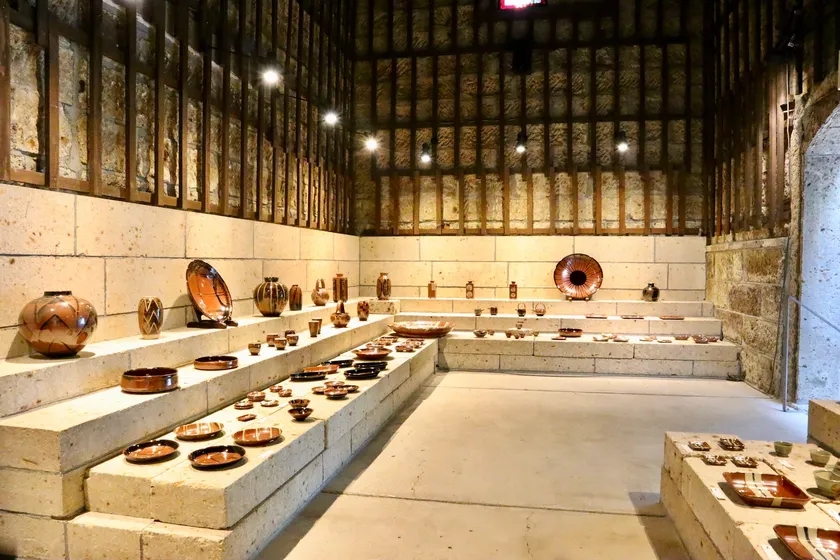 店内の「石蔵ギャラリー」