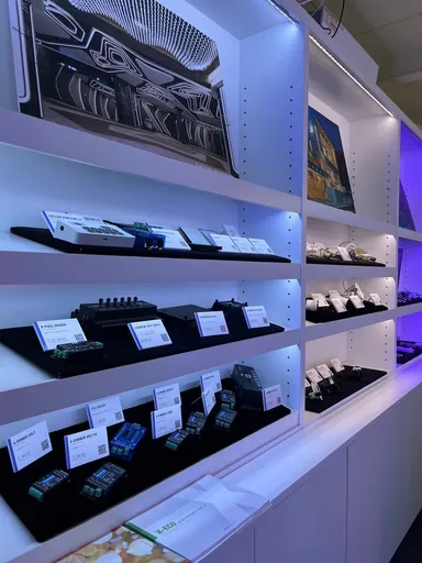 調光器や制御機器類も実物を展示しております