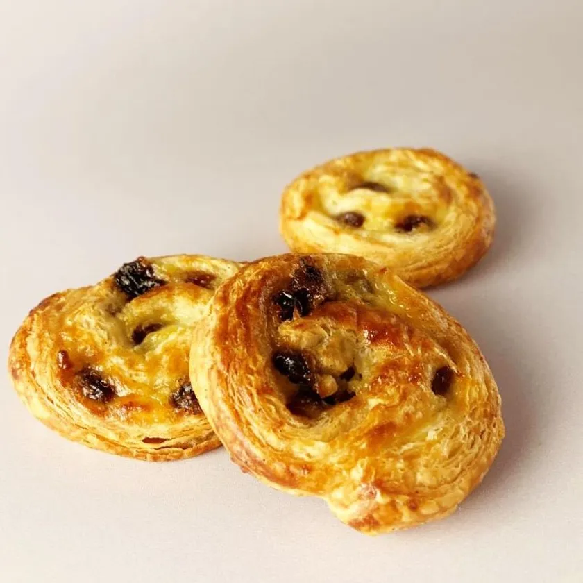 麻布台ヒルズ店限定「ミニ・パン・オ・レザン」270円