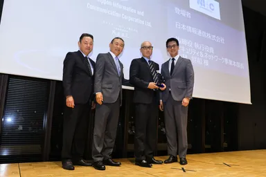 写真左から：プルーフポイント 執行役員 パートナー営業本部長 島田 淳様、プルーフポイント 代表取締役社長 茂木 正之様、NI+C 取締役執行役員 セキュリティ＆ネットワーク事業本部長 小林 将和、プルーフポイント APJチャネルセールス バイスプレジデント ネルソン・スーン様