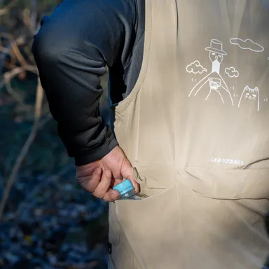 アウトドアベスト『遊楽 -yura-』速乾 大判ポケット・カラビナ付き　背面ポケット