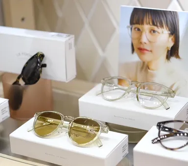 薄色・無色レンズのサングラス