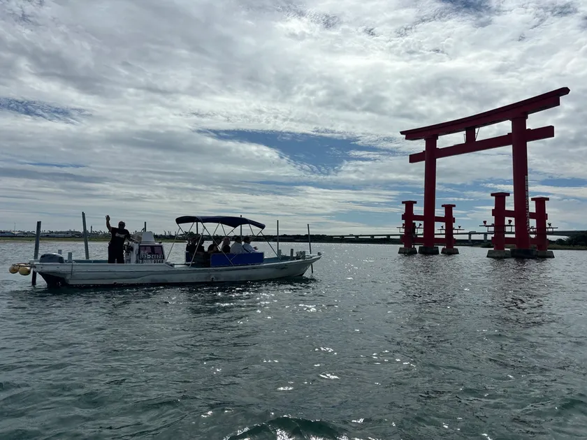 舞阪町シンボルタワー(赤鳥居)と記念撮影