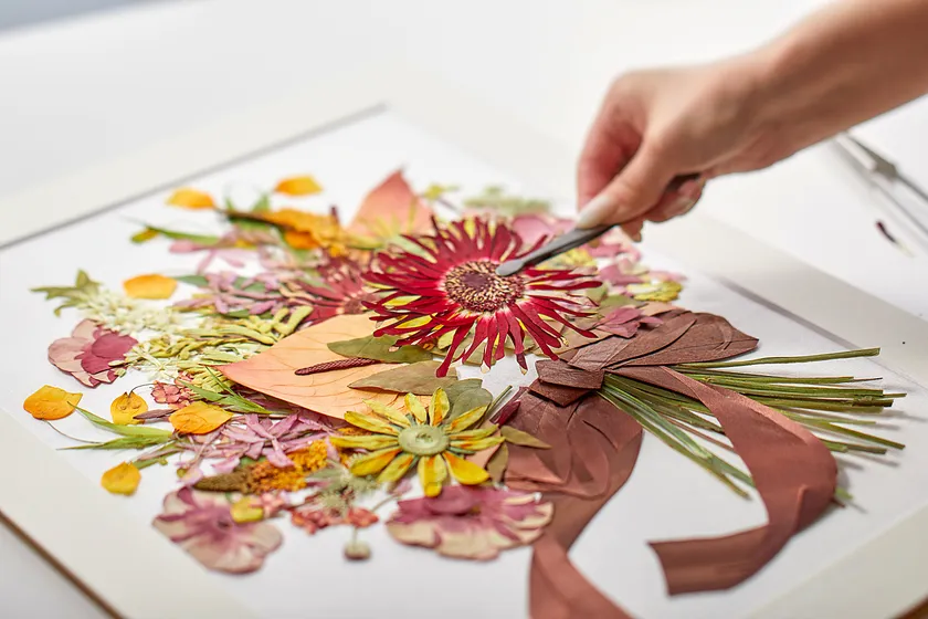 押し花制作風景