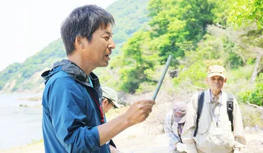 地域の環境や海洋について説明