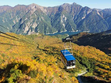 フォトスポット(2)立山ロープウェイと紅葉(スマートフォンで撮影)