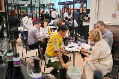 Vinexpo Asia 2023 の様子  商談