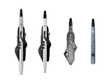 電子管楽器エアロフォン(左から)「AE-30」、「AE-20」、「AE-05」、「AE-01」