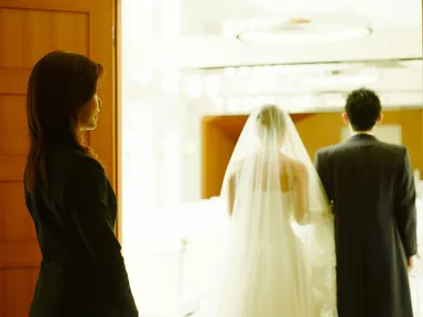 式当日も新婦をサポート