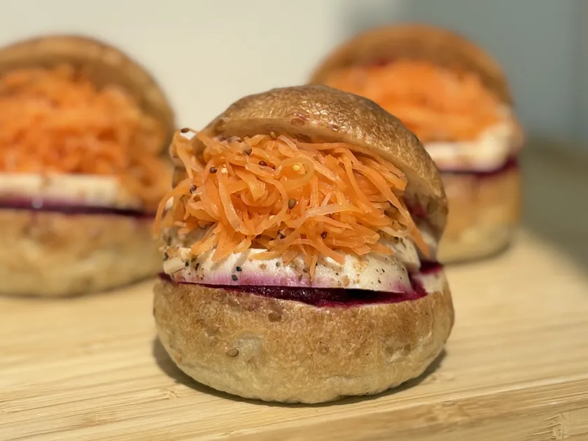 「サイトウハムの無添加チキンハムサンド」