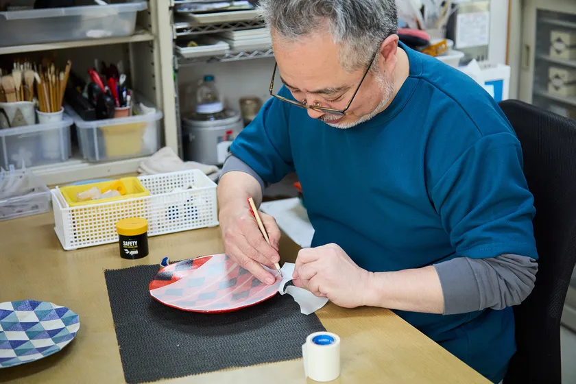 製作中の渡辺国夫氏